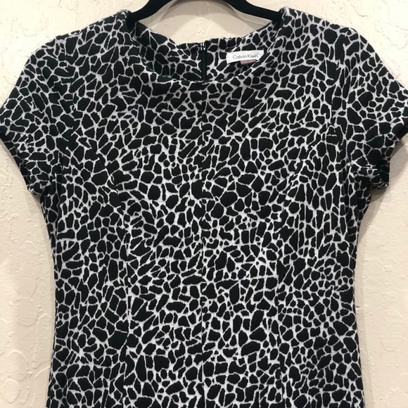 Calvin Klein Printed Short-Sleeve Dress - Picture 3 of 6